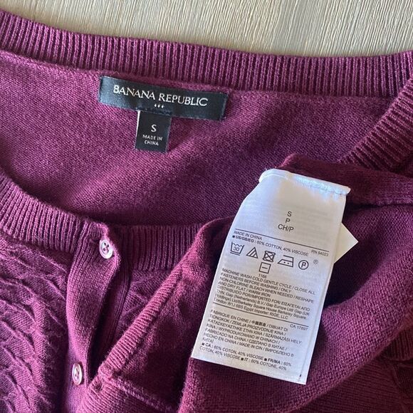 Banana Republic Women’s Cardigan Sweater Crew Neck Wine/Burgundy Size S EUC - Picture 6 of 10